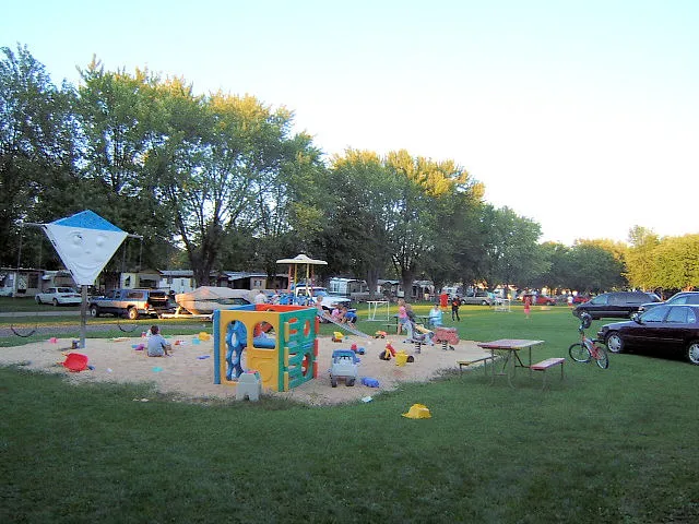 Shady Oaks Trailer Park & Campground Picture 10