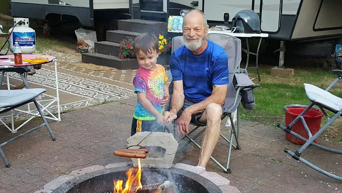 Buffalo Lake Camping Resort Picture 3