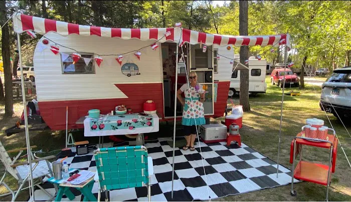 Buffalo Lake Camping Resort Picture 6