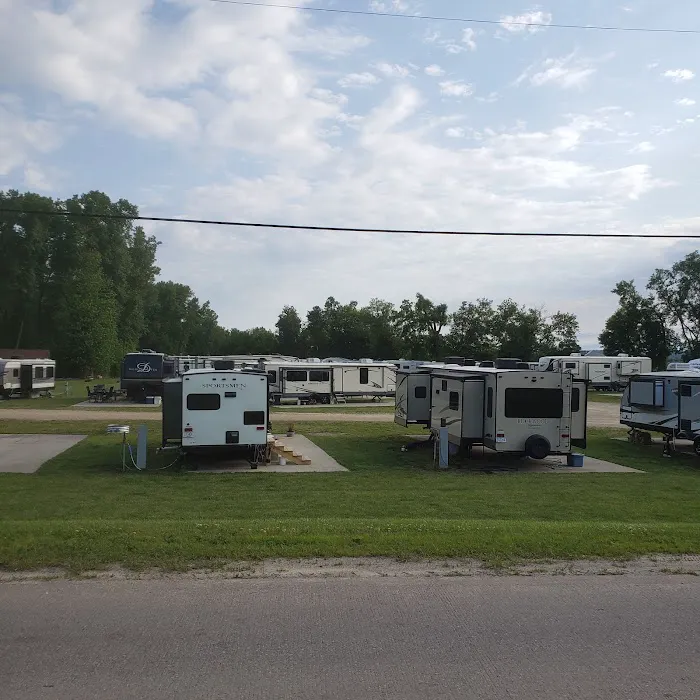 Great River Road RV Campground Picture 2
