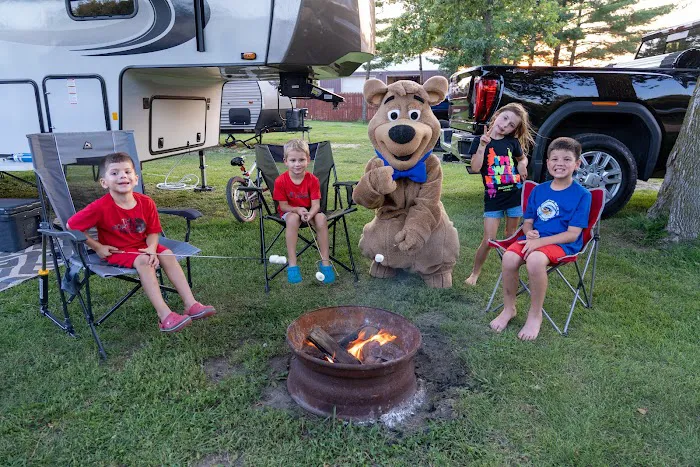 Yogi Bear’s Jellystone Park RV Resort at Monticello, IA Picture 9
