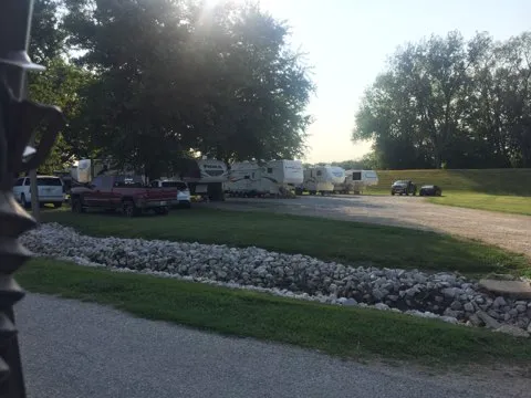 Illinois River Campground Picture 1