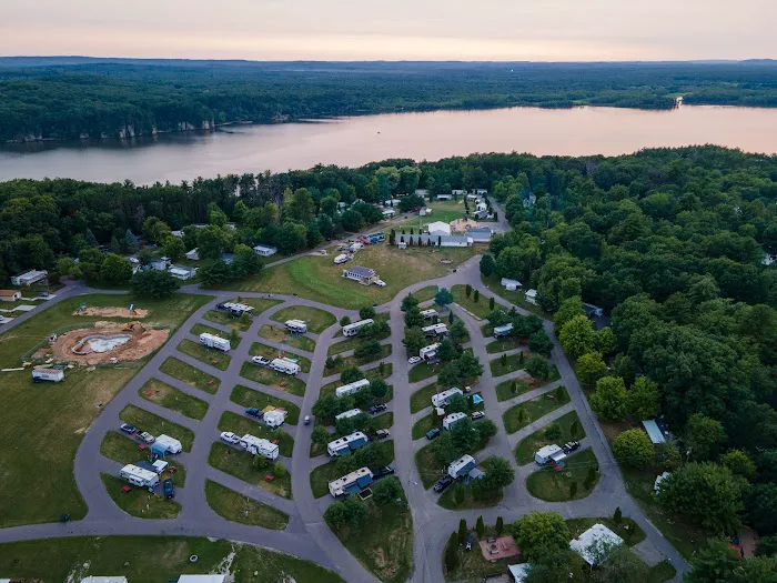 Holiday Shores Campground & Resort Picture 4