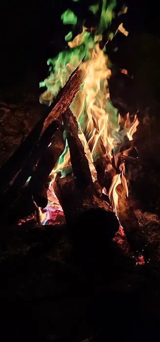 2 Broke Girls Campground Picture 1