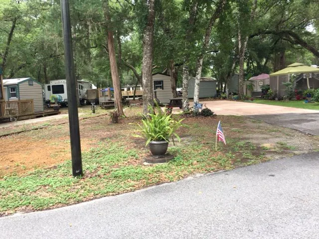 Lake Kerr Rentals at Salt Springs Resort Picture 6