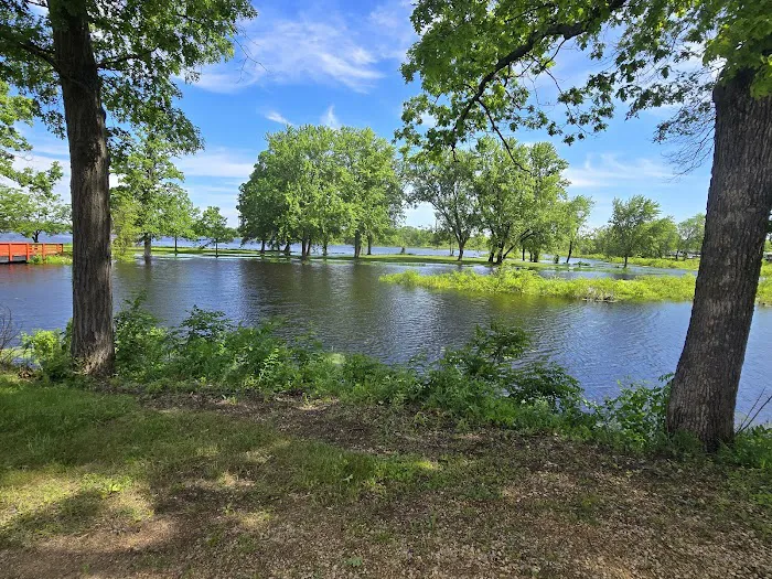 Riverside Park & Campground Picture 3