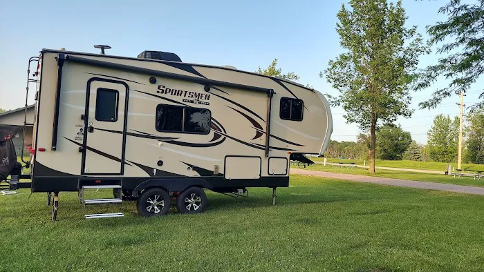 Riverside Park & Campground Picture 5