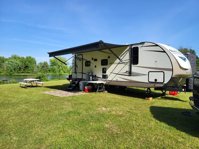 Hucklberry Acres Campground & Huck's Sports Grill Picture 1