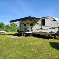 Hucklberry Acres Campground & Huck's Sports Grill ico
