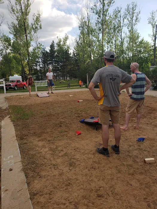 Royal Oaks Legendary Lodging Campground Picture 8