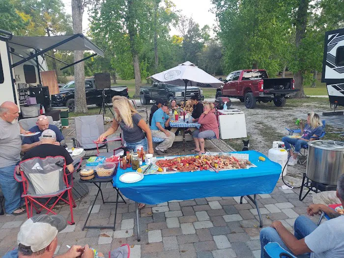 Ellie Ray's RV Resort Picture 5