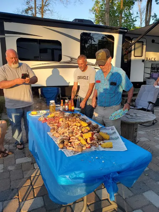 Ellie Ray's RV Resort Picture 8