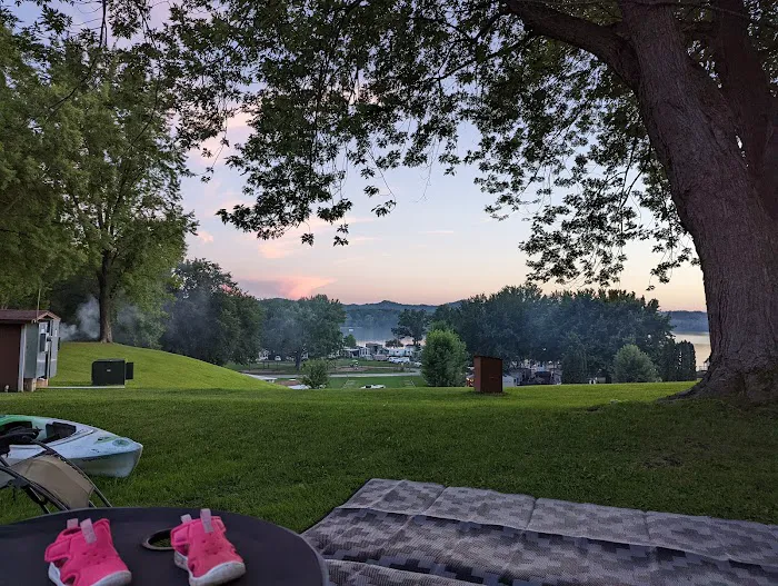 Neshonoc Lakeside Campground Picture 2