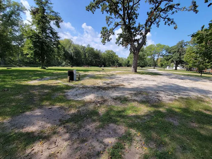 Riverside Park Campground Picture 6