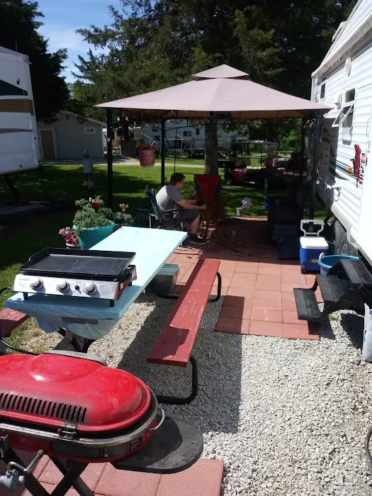 Hillbilly's Campground Picture 1