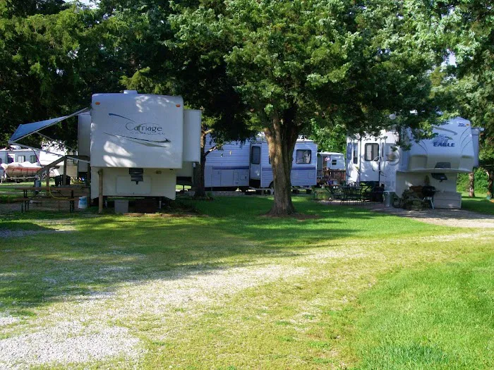 Hillbilly's Campground Picture 4