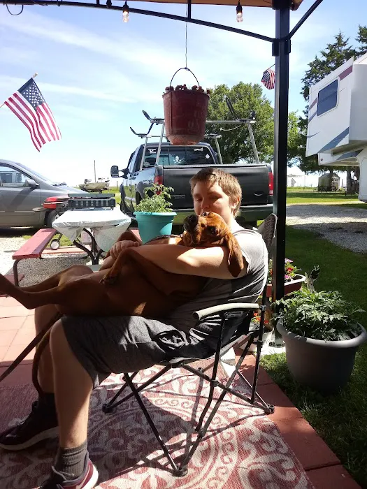 Hillbilly's Campground Picture 5