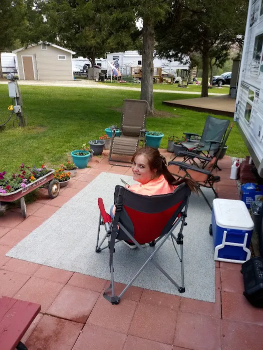 Hillbilly's Campground Picture 3