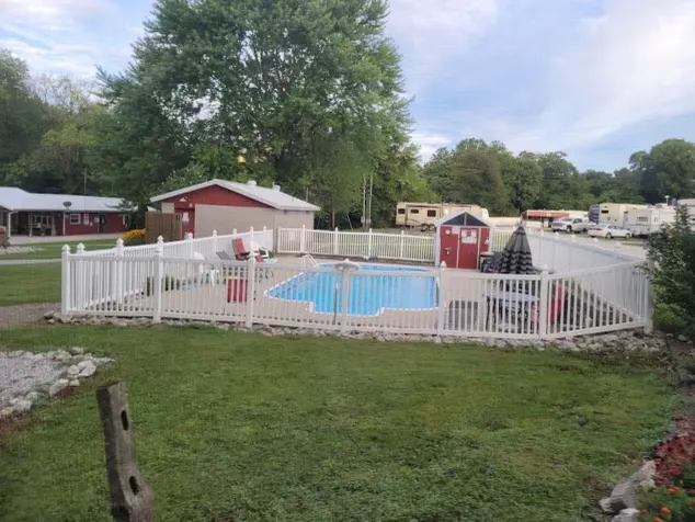 St. Louis RV Park Picture 4