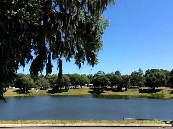 Lake Park RV & Campground Picture 9