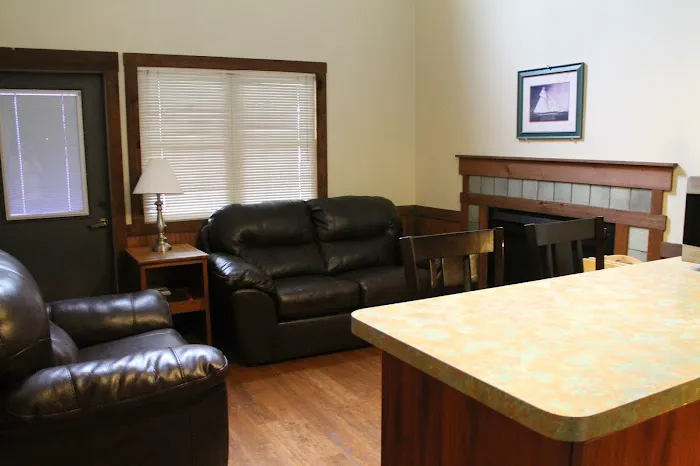 Hazlet Cottages on Carlyle Lake Picture 4