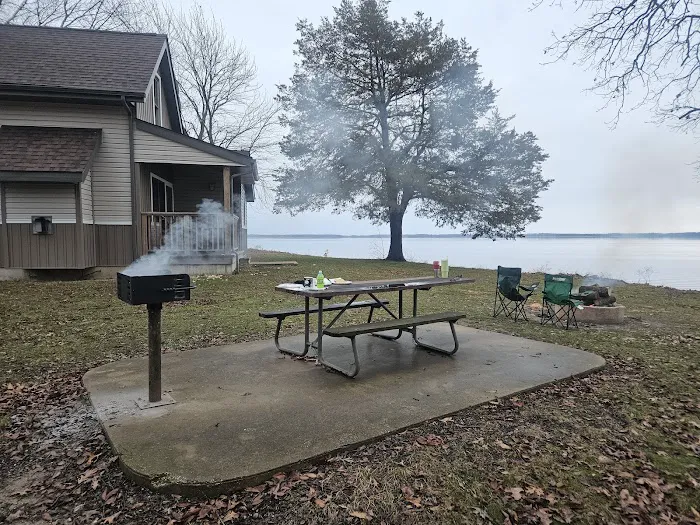 Hazlet Cottages on Carlyle Lake Picture 2