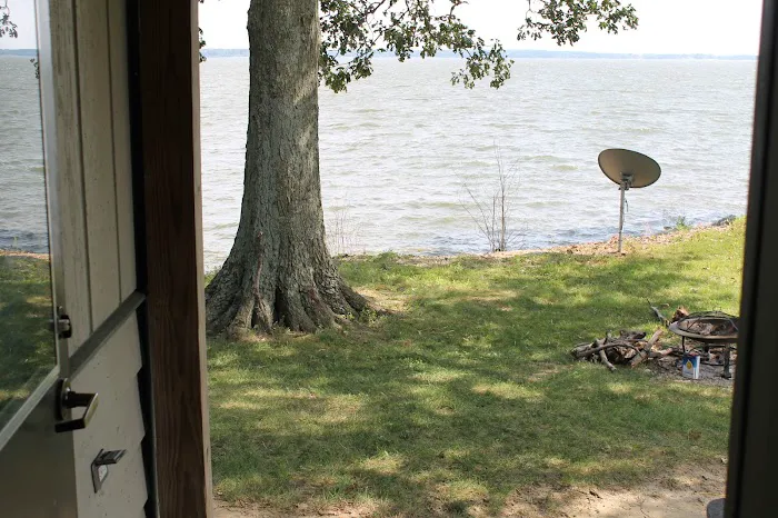 Hazlet Cottages on Carlyle Lake Picture 6