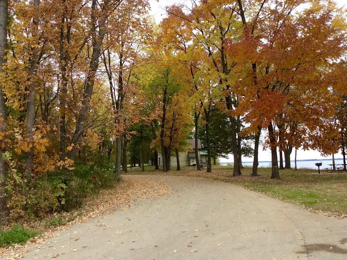Hazlet Cottages on Carlyle Lake Picture 7