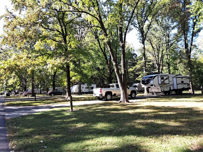 Carlyle Lake Dam West Campground Picture 5