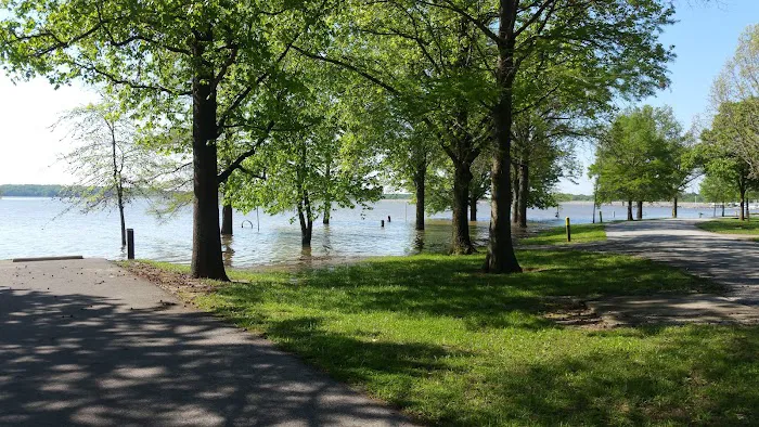 Carlyle Lake Dam West Campground Picture 9