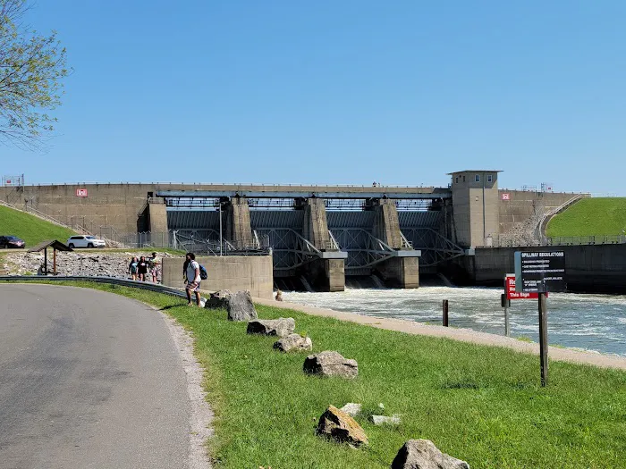Carlyle Lake Dam West Campground Picture 7