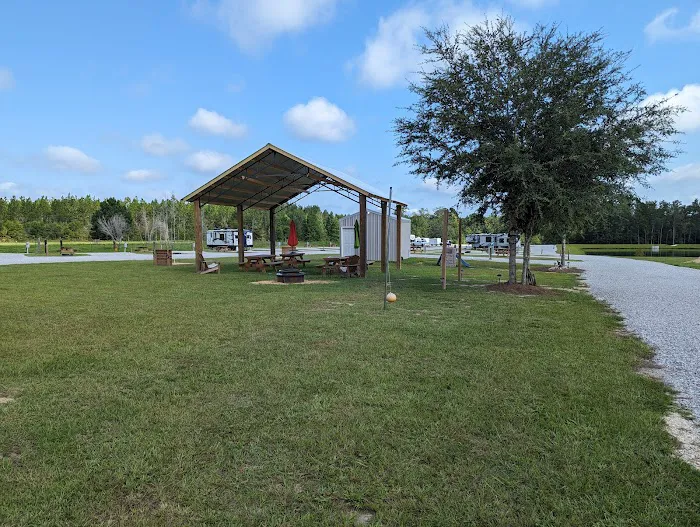 Holmes Creek Camping & RV Resort Picture 1