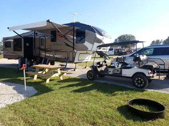 Holmes Creek Camping & RV Resort Picture 3