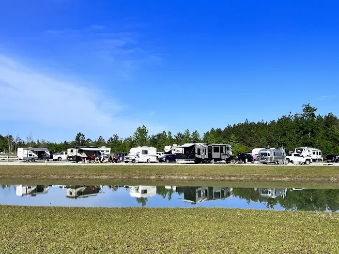 Holmes Creek Camping & RV Resort Picture 4