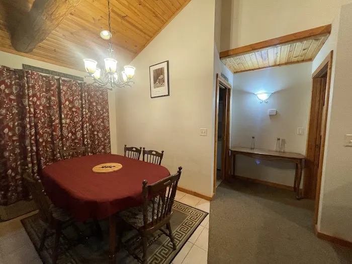 Trailshead Lodge-Arbutus Picture 4