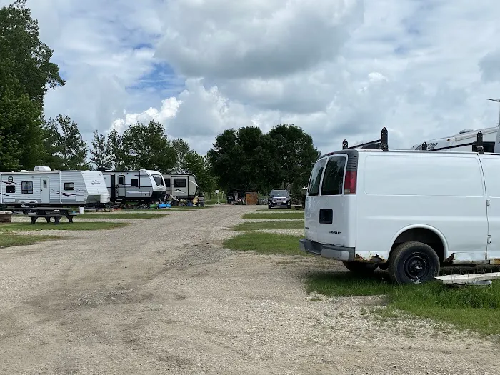 Woody’s Campground by the Lake Picture 3