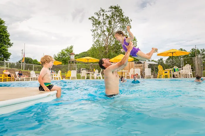 Yogi Bear's Jellystone Park Picture 4