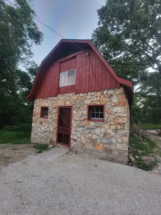 Pinecone Cottage, Shannondale, MO Picture 3