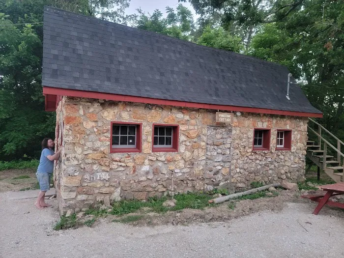 Pinecone Cottage, Shannondale, MO Picture 2