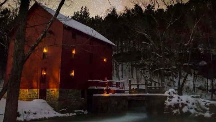 Two Rivers Ozark Cabins and Glamping Tents Picture 8