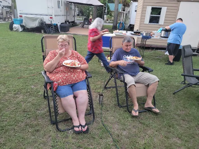 Hawks Nest RV Park & Campground Picture 4