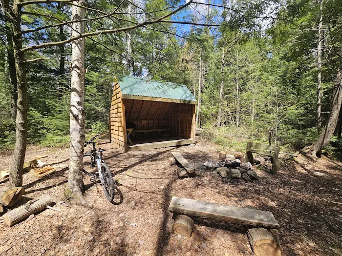 Dog Lake Shelter Picture 5