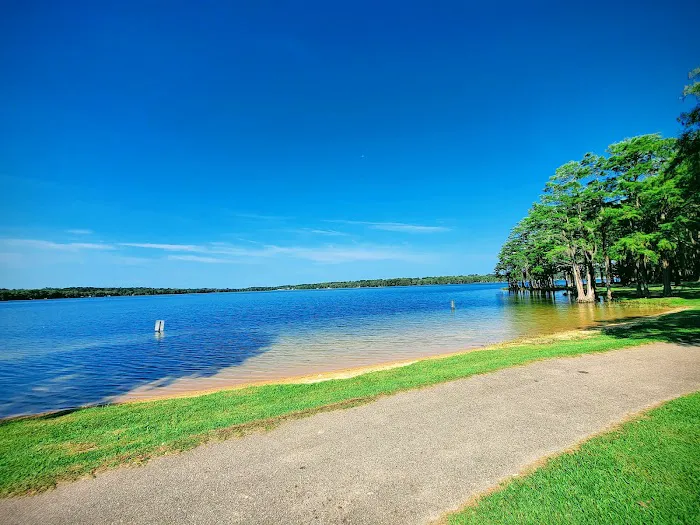Lake Jackson RV Park Picture 2