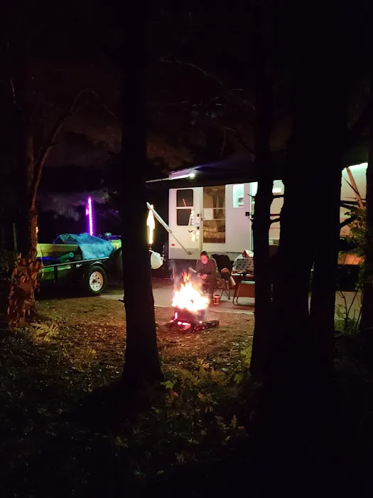 Tomahawk Campground & RV Park Picture 2