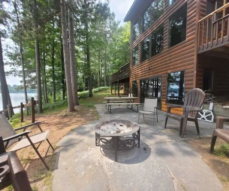Pickerel Point Executive Home- Hiller Vacation Homes