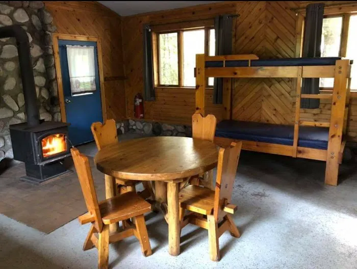 Rustic Peshekee Cabin Picture 6