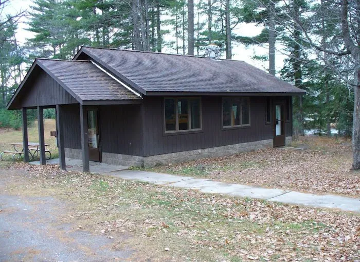 Rustic Peshekee Cabin Picture 7