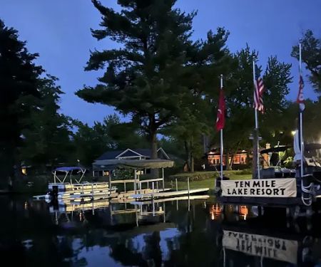 Paul and Julies Ten Mile Resort