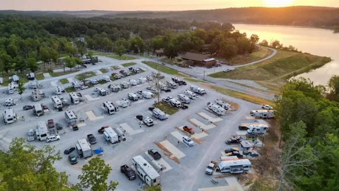 Horseshoe Bend / Crown Lake KOA Holiday Picture 8