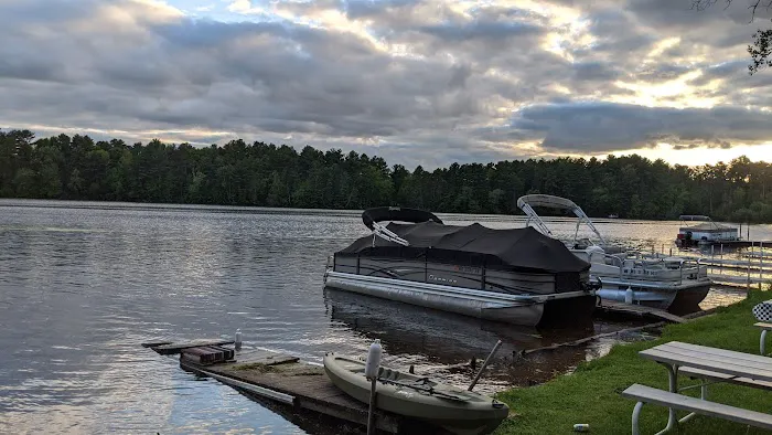 Wolf's Den Tavern & Resort Picture 1